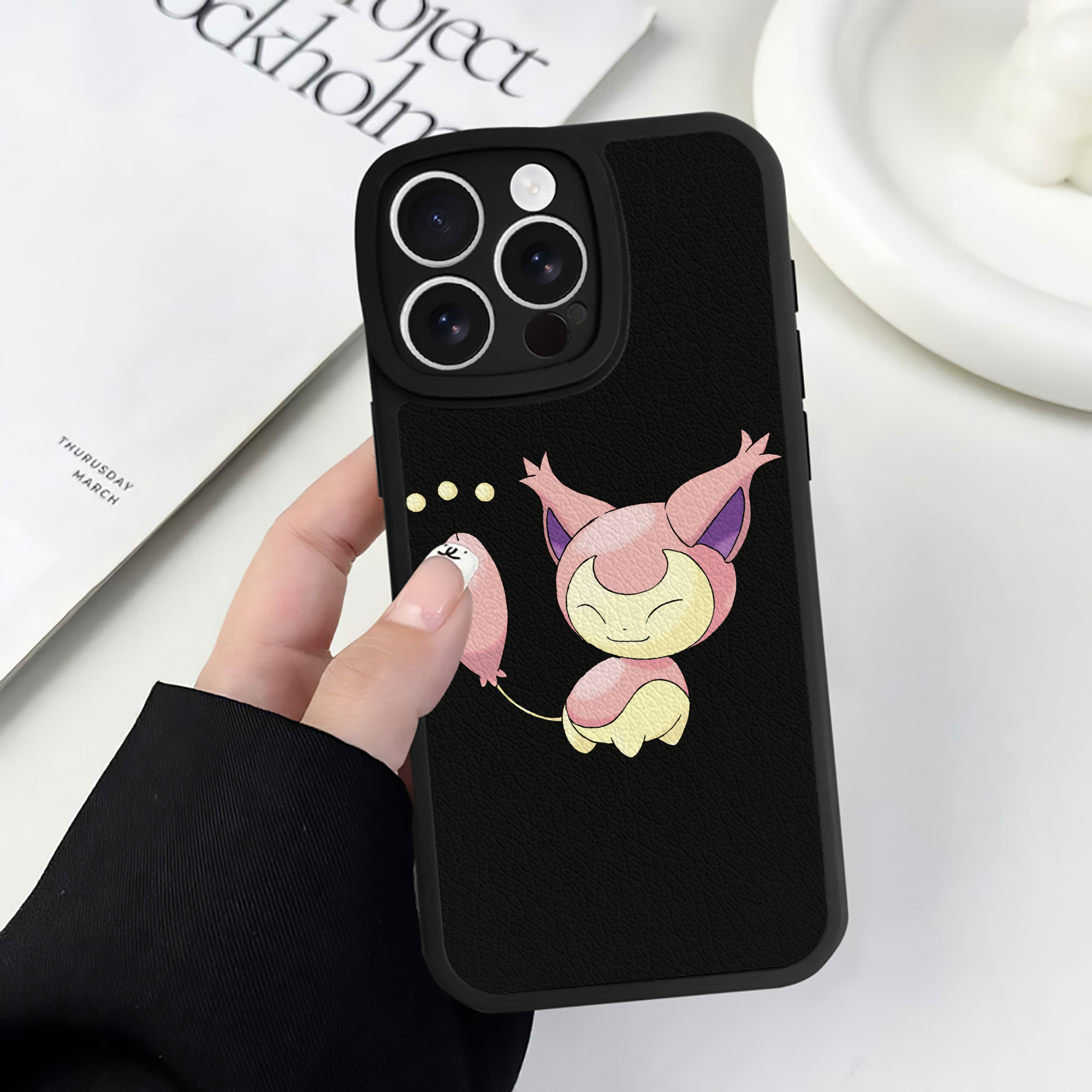 （画像用） ポケットモンスター Pokémon 【iPhone 16シリーズ対応】シリコンスマホケース（レザー調） 材質：シリコン